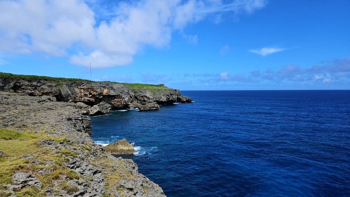 沖縄の海岸線の風景